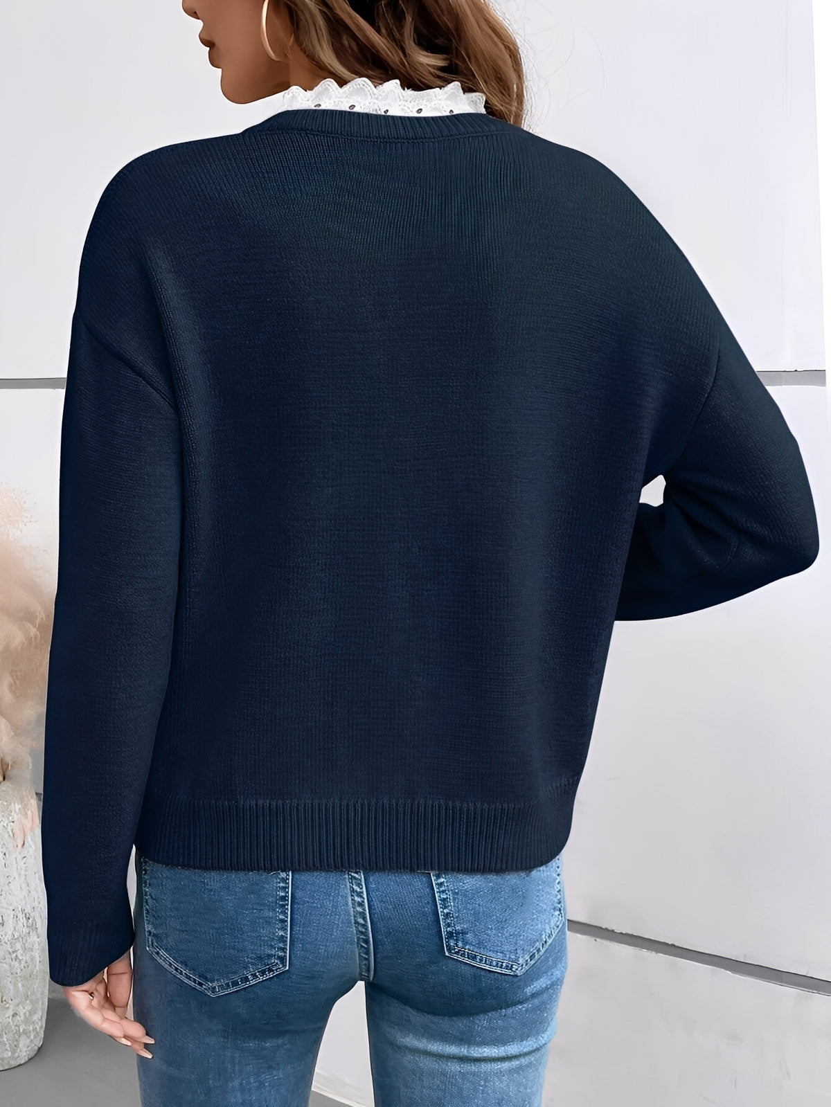 Chique Gebreide Trui met Elegante Kantkraag - Van Dongen Mode